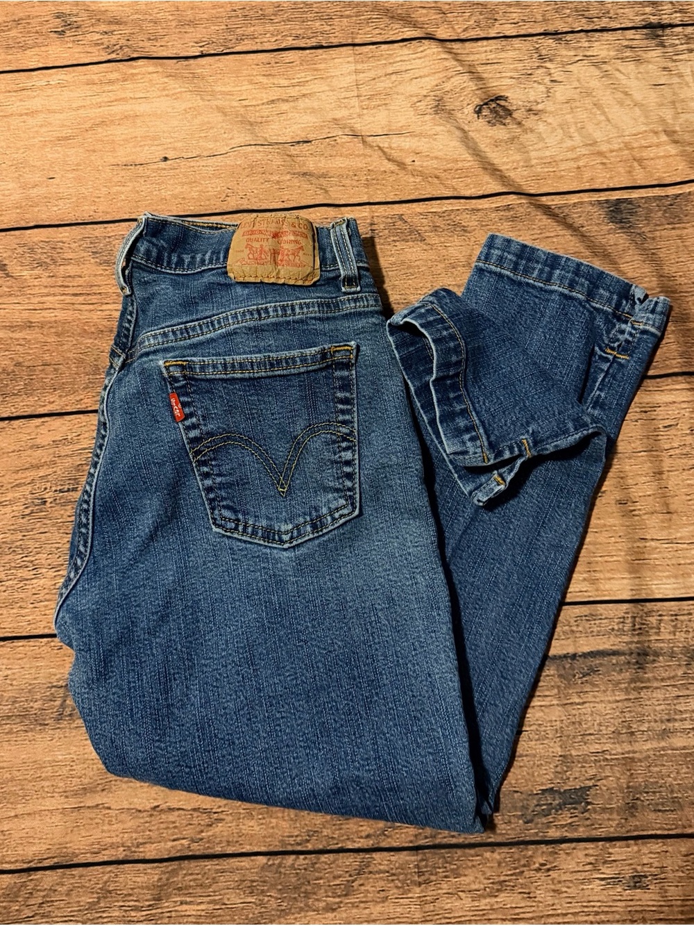 Size 4: Women’s Levi’s Slim Capri Mid-Rise Cropped Denim Jeans